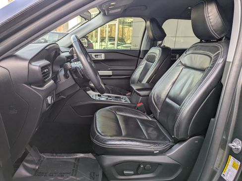 Used 2020 Ford Explorer XLT w/ Comfort Package image 22