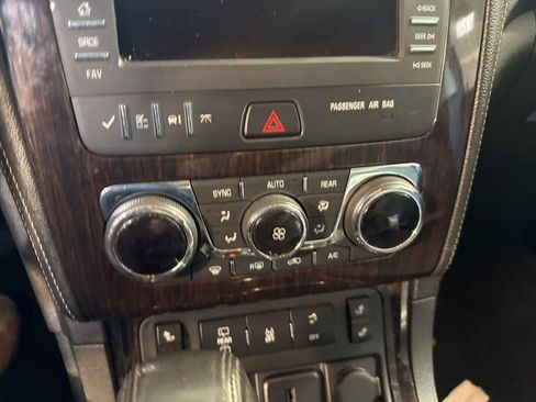 Used 2017 Chevrolet Traverse LT image 25