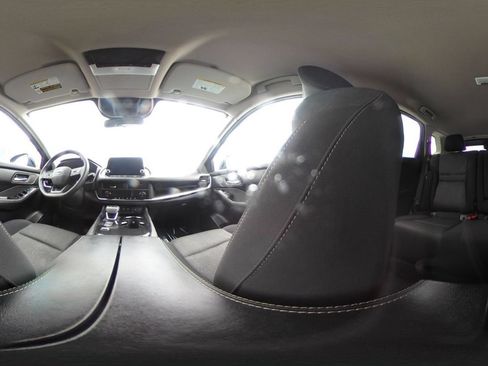 Used 2025 Nissan Rogue SV FWD image 43