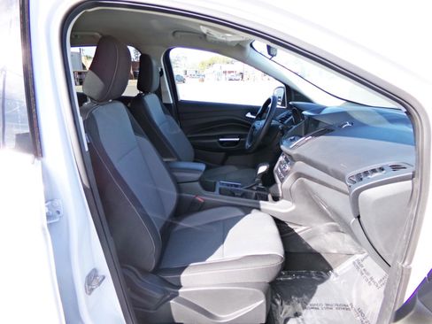 Used 2019 Ford Escape SE image 14