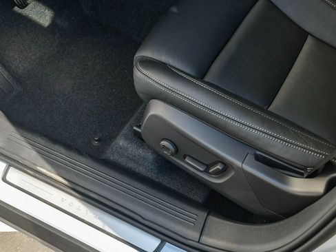 Certified 2025 Volvo XC40 B5 Ultra w/ Climate Package image 22