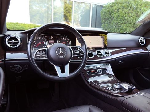 Used 2019 Mercedes-Benz E 300 image 5
