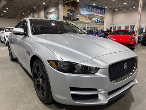 Used 2017 Jaguar XE Premium image 1