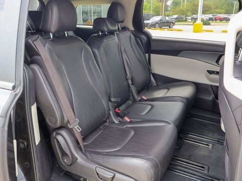 Used 2024 Kia Carnival LX FWD image 10