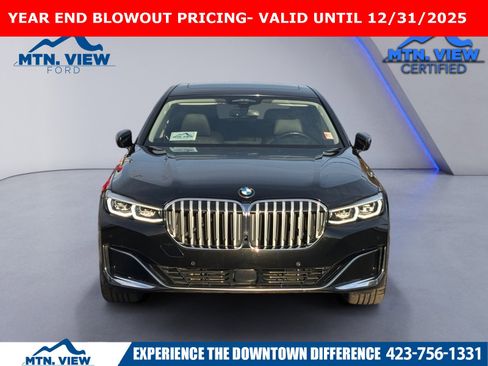 Used 2022 BMW 750i xDrive w/ Luxury Rear Seating Package image 11