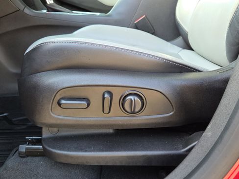 Used 2018 Chevrolet Equinox Premier image 20