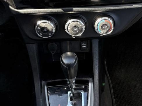 Used 2015 Toyota Corolla L image 9