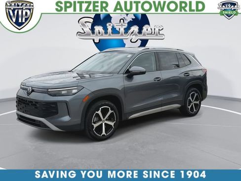 Used 2025 Volkswagen Tiguan SE w/ Panoramic Sunroof Package image 5