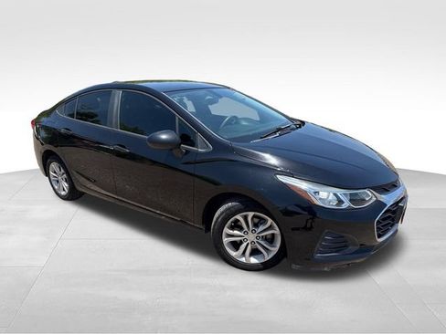 Used 2019 Chevrolet Cruze LS w/ LS Convenience Package FWD image 1