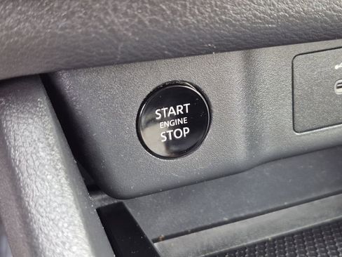 Used 2025 Nissan Rogue SV AWD/4WD image 24