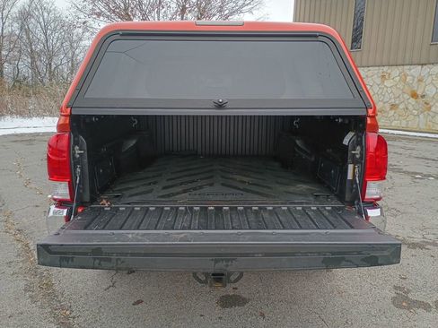 Used 2016 Toyota Tacoma SR5 w/ SR5 Appearance Package (SN) AWD/4WD image 14
