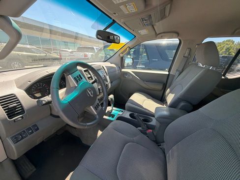 Used 2014 Nissan Frontier SV w/ SV Value Truck Package AWD/4WD image 3
