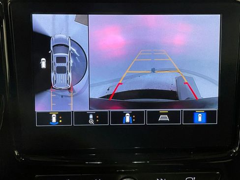 Used 2023 Chevrolet Traverse RS image 4