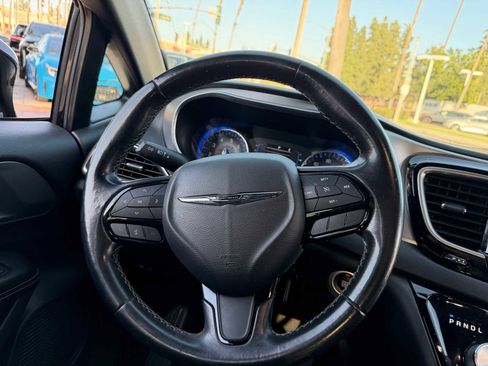 Used 2019 Chrysler Pacifica Touring Plus w/ S Appearance Package image 17