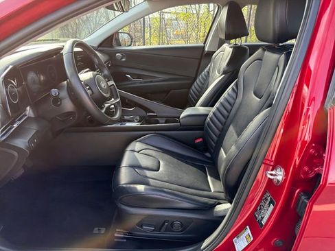 Used 2024 Hyundai Elantra Limited image 11