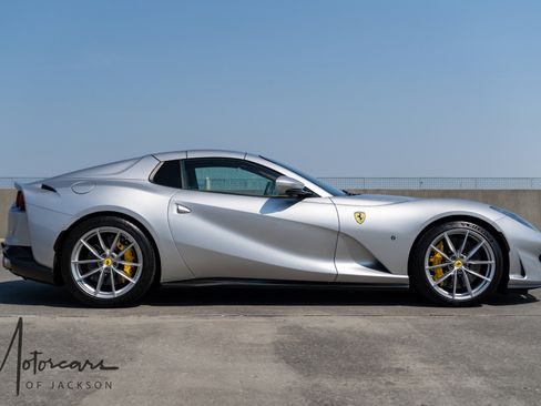 Used 2022 Ferrari 812 GTS image 5