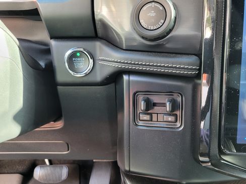 Used 2023 Ford F150 Lightning Platinum AWD/4WD image 19