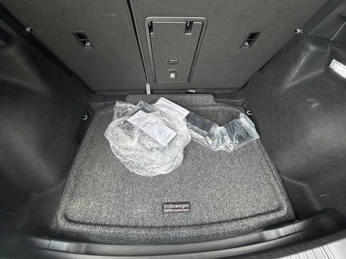 Certified 2024 Volkswagen Taos SE FWD image 37