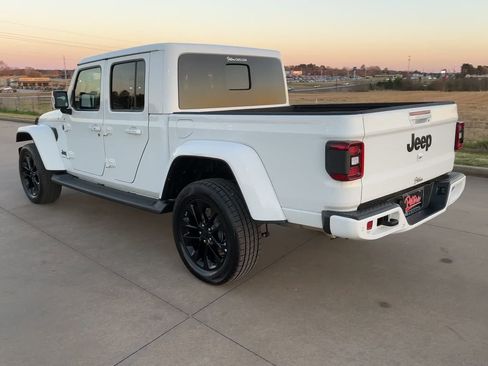 Used 2023 Jeep Gladiator Overland image 7