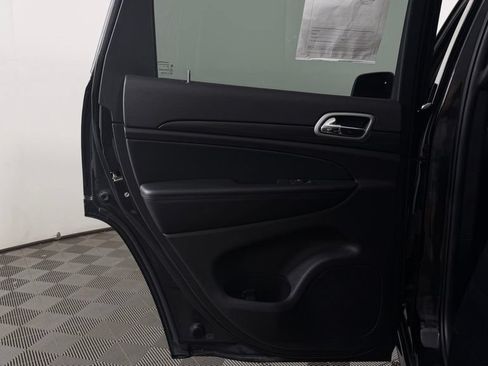 Used 2021 Jeep Grand Cherokee Laredo AWD/4WD image 26
