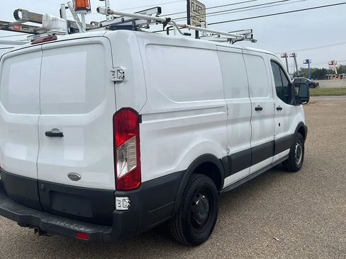 Used 2015 Ford Transit 250 130 Low Roof RWD image 4