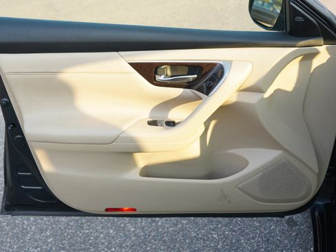 Used 2014 Nissan Altima 2.5 SL w/ Technology Package FWD image 19