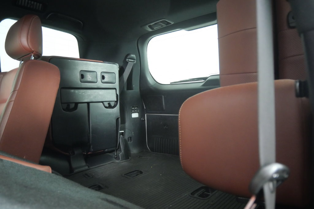 Used 2021 Lexus LX 570 4WD w/ Sport Package image 17
