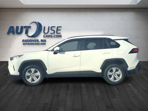 Used 2020 Toyota RAV4 XLE image 2