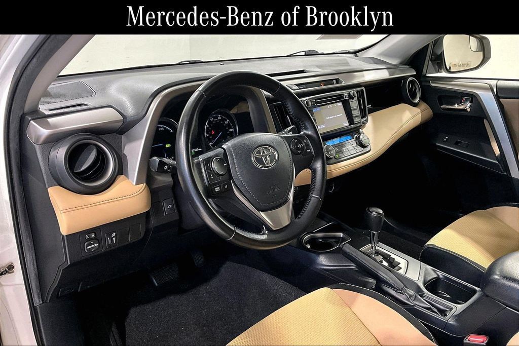 Used 2016 Toyota RAV4 XLE AWD/4WD image 17