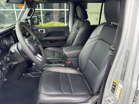 Used 2024 Jeep Wrangler Unlimited Sahara AWD/4WD image 4