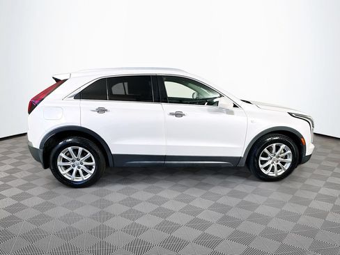 Used 2019 Cadillac XT4 Luxury w/ Cold Weather Package FWD image 4