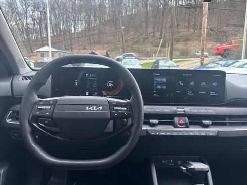 Used 2025 Kia K4 LXS image 34