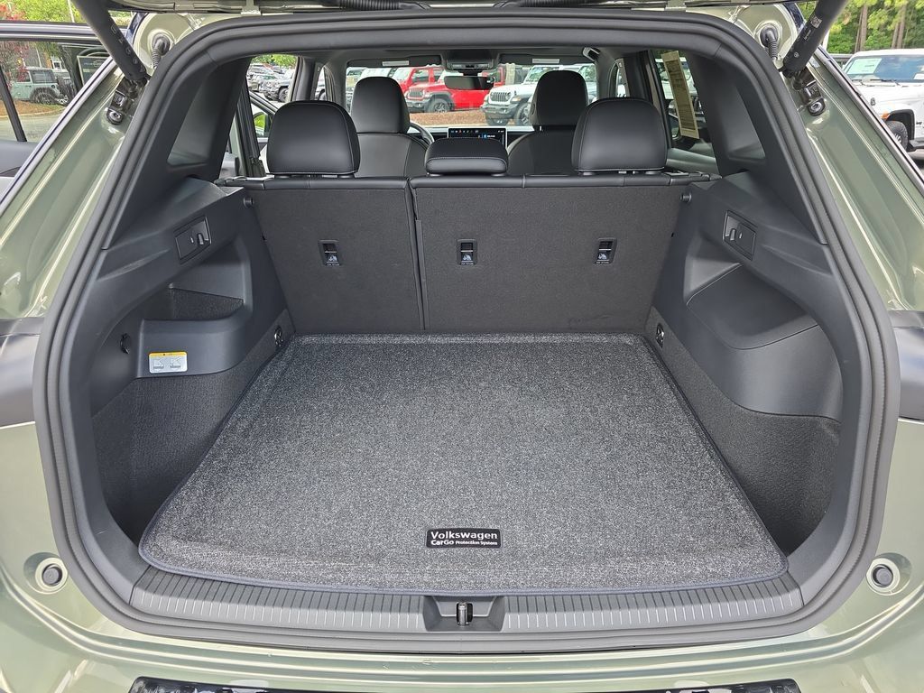 Used 2025 Volkswagen Tiguan SE R-Line AWD/4WD image 12