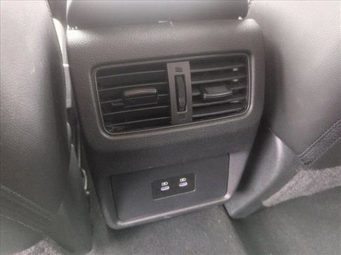 Used 2024 Nissan Rogue SL FWD image 17
