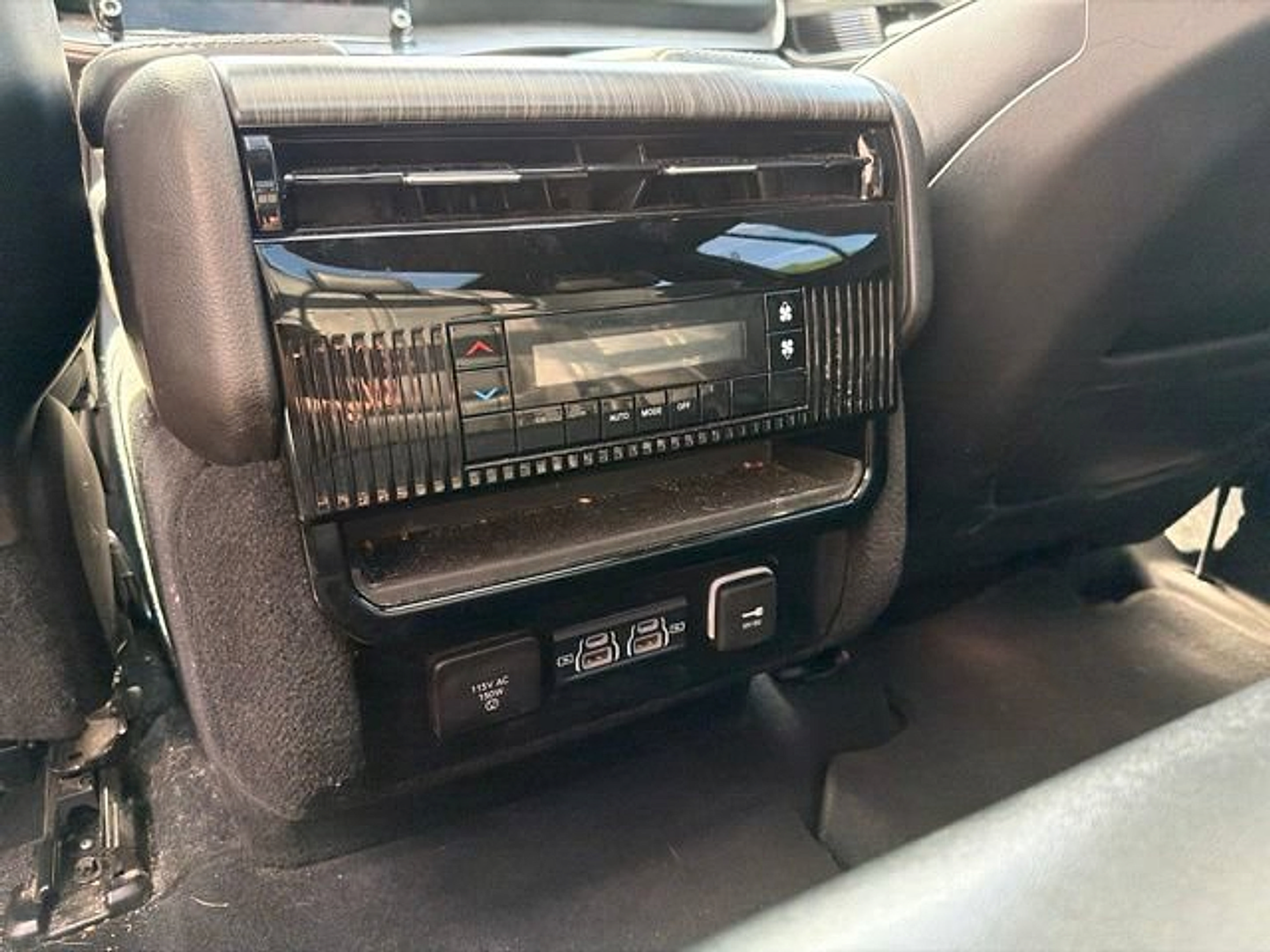 Used 2023 Jeep Wagoneer Series II w/ Premium Group I AWD/4WD image 22