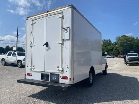 Used 2016 Chevrolet Express 3500 RWD image 5