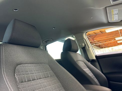 Certified 2023 Honda HR-V LX image 24