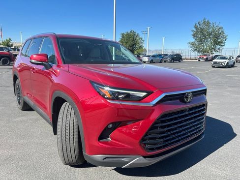 Used 2024 Toyota Grand Highlander AWD image 2