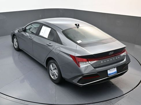Certified 2026 Hyundai Elantra SE FWD image 18
