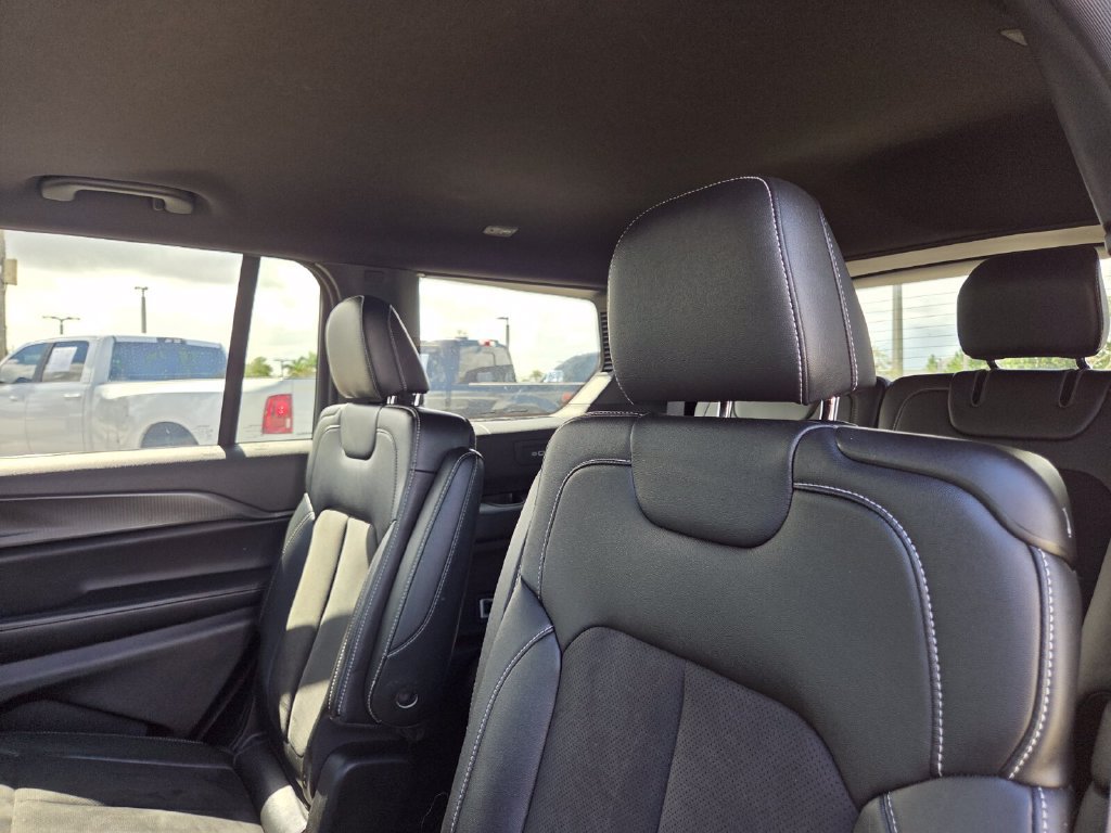 Used 2024 Jeep Grand Cherokee L Altitude AWD/4WD image 24