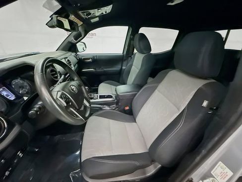 Used 2021 Toyota Tacoma TRD Off-Road w/ Technology Package image 19