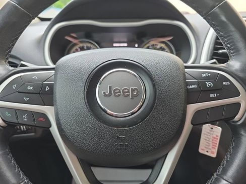 Used 2015 Jeep Cherokee Trailhawk AWD/4WD image 16