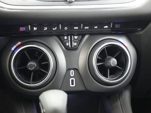 Certified 2021 Chevrolet Blazer LT AWD/4WD image 6