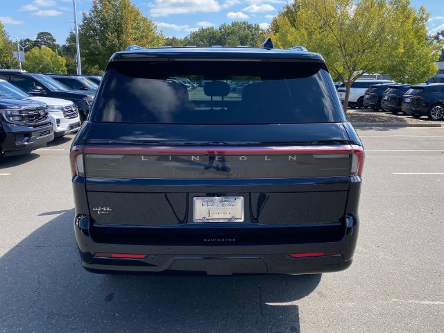 New 2027 Lincoln Navigator Reserve w/ Jet Appearance Package AWD/4WD image 29