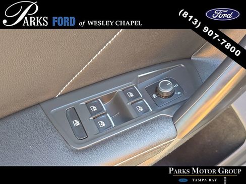 Used 2023 Volkswagen Tiguan SE w/ Panoramic Sunroof Package image 17