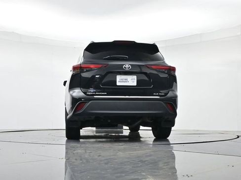 Used 2024 Toyota Highlander XLE AWD/4WD image 44