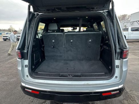 Used 2024 Jeep Wagoneer Series II w/ Flexible Seating Group image 37