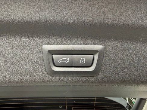 Used 2025 BMW X1 xDrive28i w/ Premium Package image 16