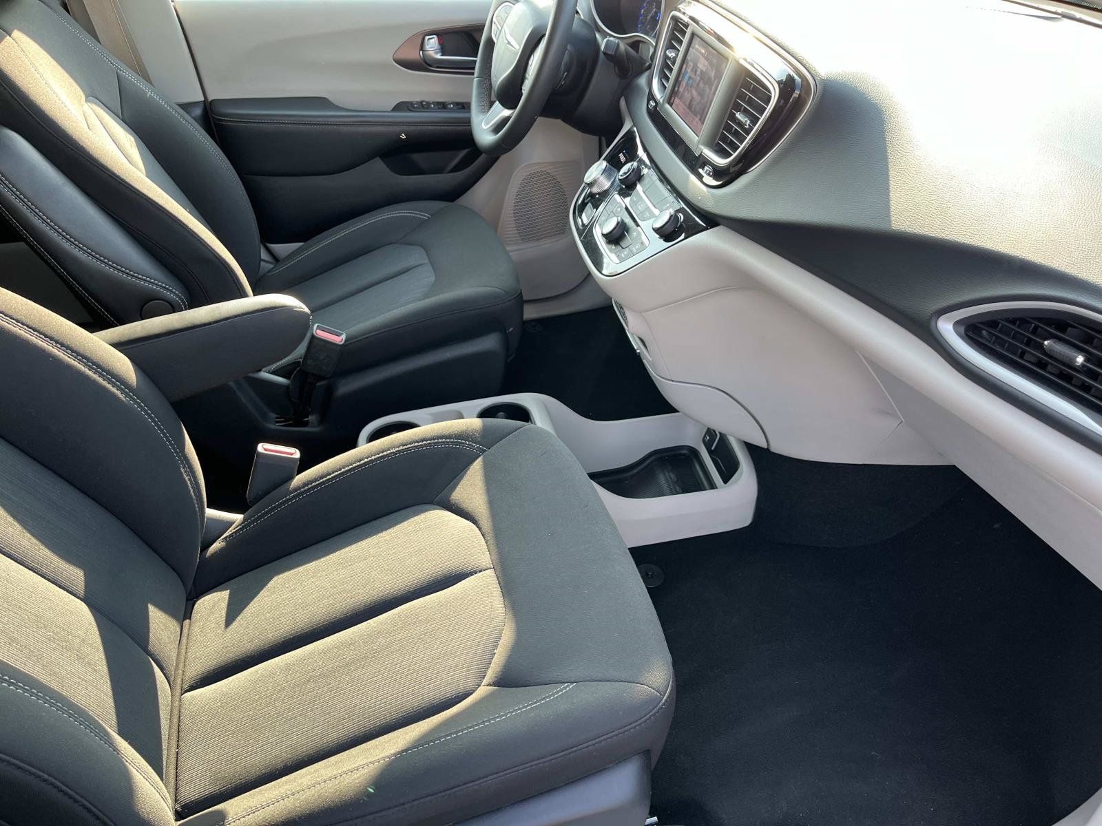 Used 2023 Chrysler Voyager LX FWD image 23