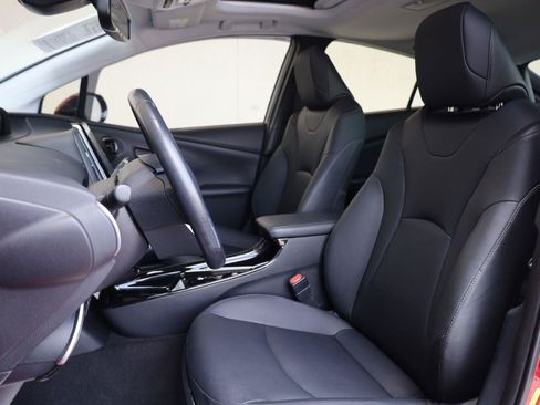 Used 2018 Toyota Prius Four w/ Advanced Technology Package FWD image 18
